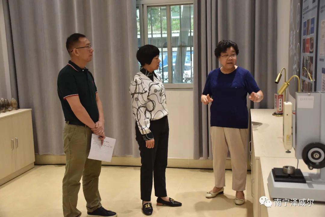 記良慶區(qū)統(tǒng)戰(zhàn)部部長黃均梅走訪南寧市澤威爾飼料有限公司2